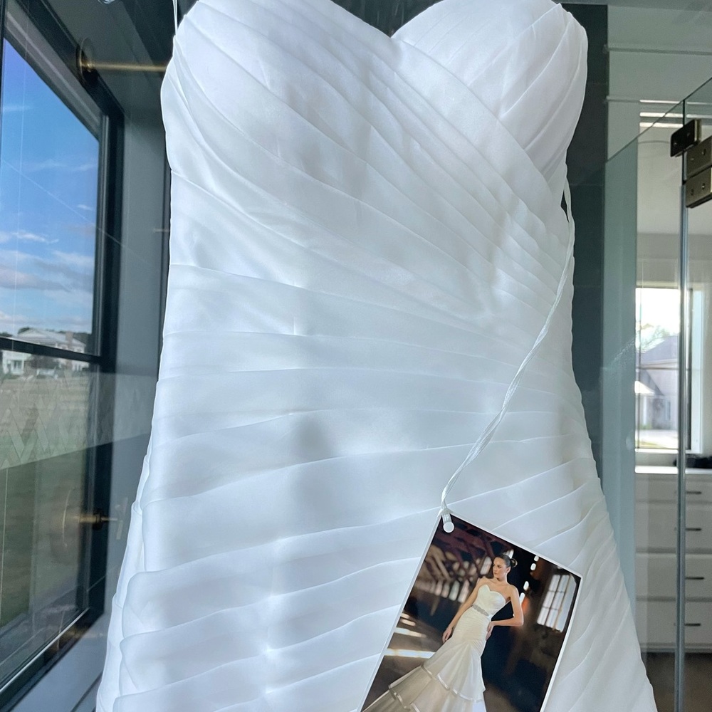 NEW Elegant Wedding gown/ Still with tags on 
Never Worm